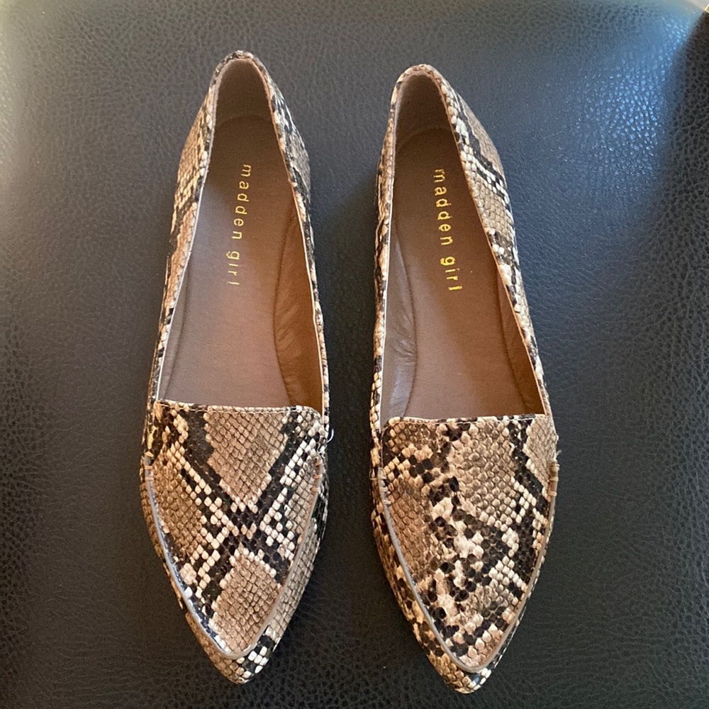 Madden Girl skimmer loafers pointed toe brown snake pattern man made NEW